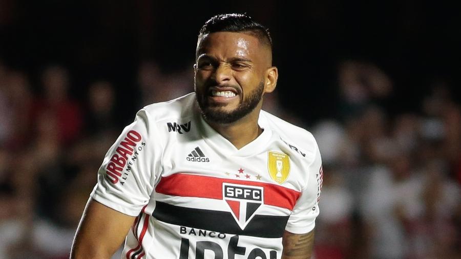 Escudo da Federação Paulista está no lado esquerdo do uniforme do São Paulo - 