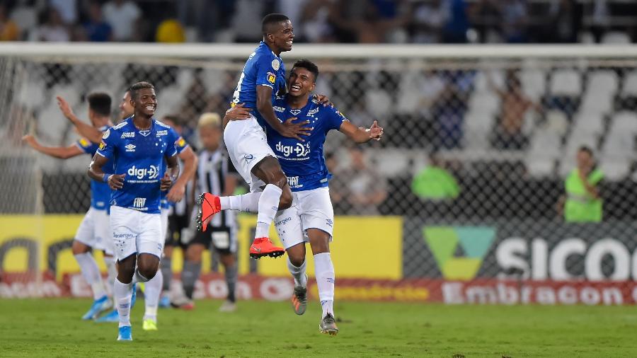 Há sete jogos sem perder com Abel Braga, Cruzeiro finalmente deixou a zona de rebaixamento do Brasileirão - Thiago Ribeiro/AGIF