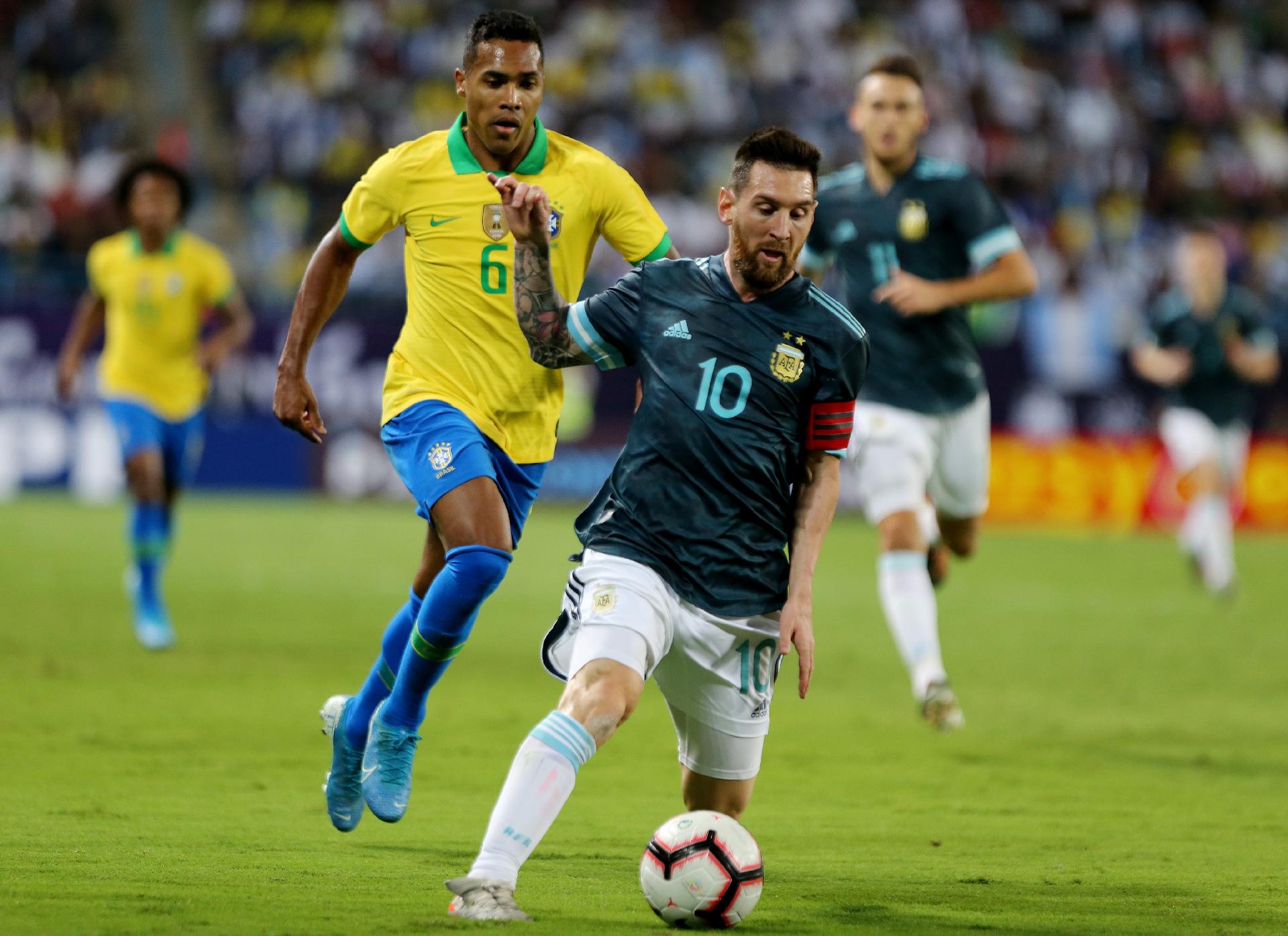 Brasil Perde Para Argentina E Chega A Cinco Jogos Sem Vitoria Messi Marca 15 11 2019 Uol Esporte