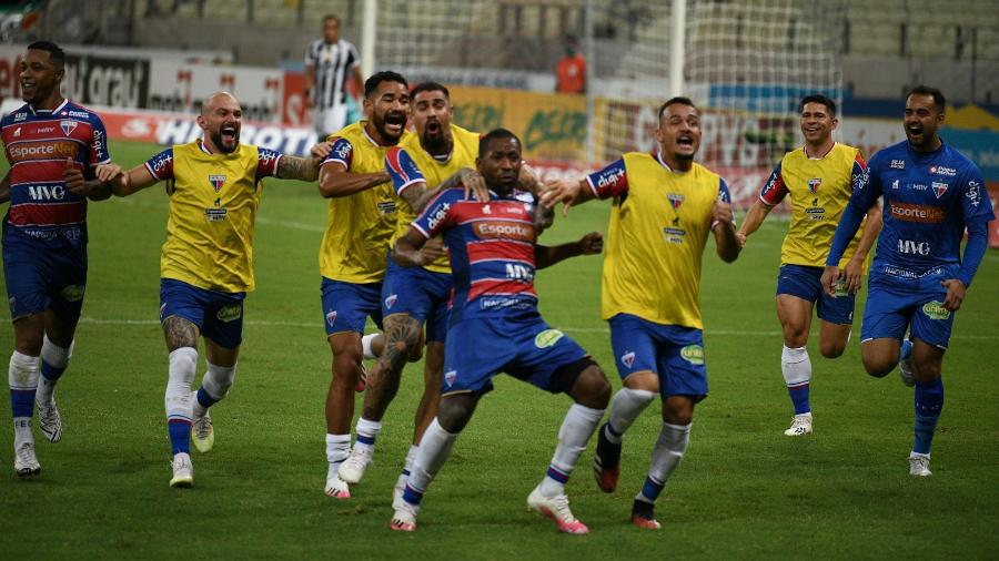 Tinga comemora gol do Fortaleza na decisão do Campeonato Cearense 2020 contra o Ceará - Kely Pereira/AGIF