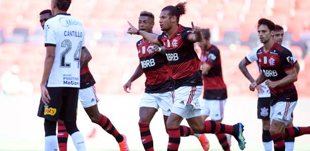 Flamengo Vence Corinthians E Segue Na Disputa Pelo Brasileirao