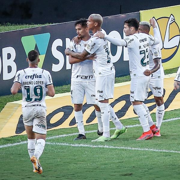 Jogadores do Palmeiras comemoram gol de Gustavo Scarpa contra o Sport