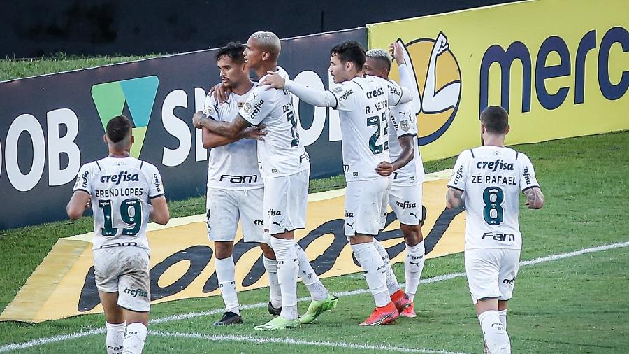 Jogadores do Palmeiras comemoram gol de Gustavo Scarpa contra o Sport - Paulo Paiva/AGIF