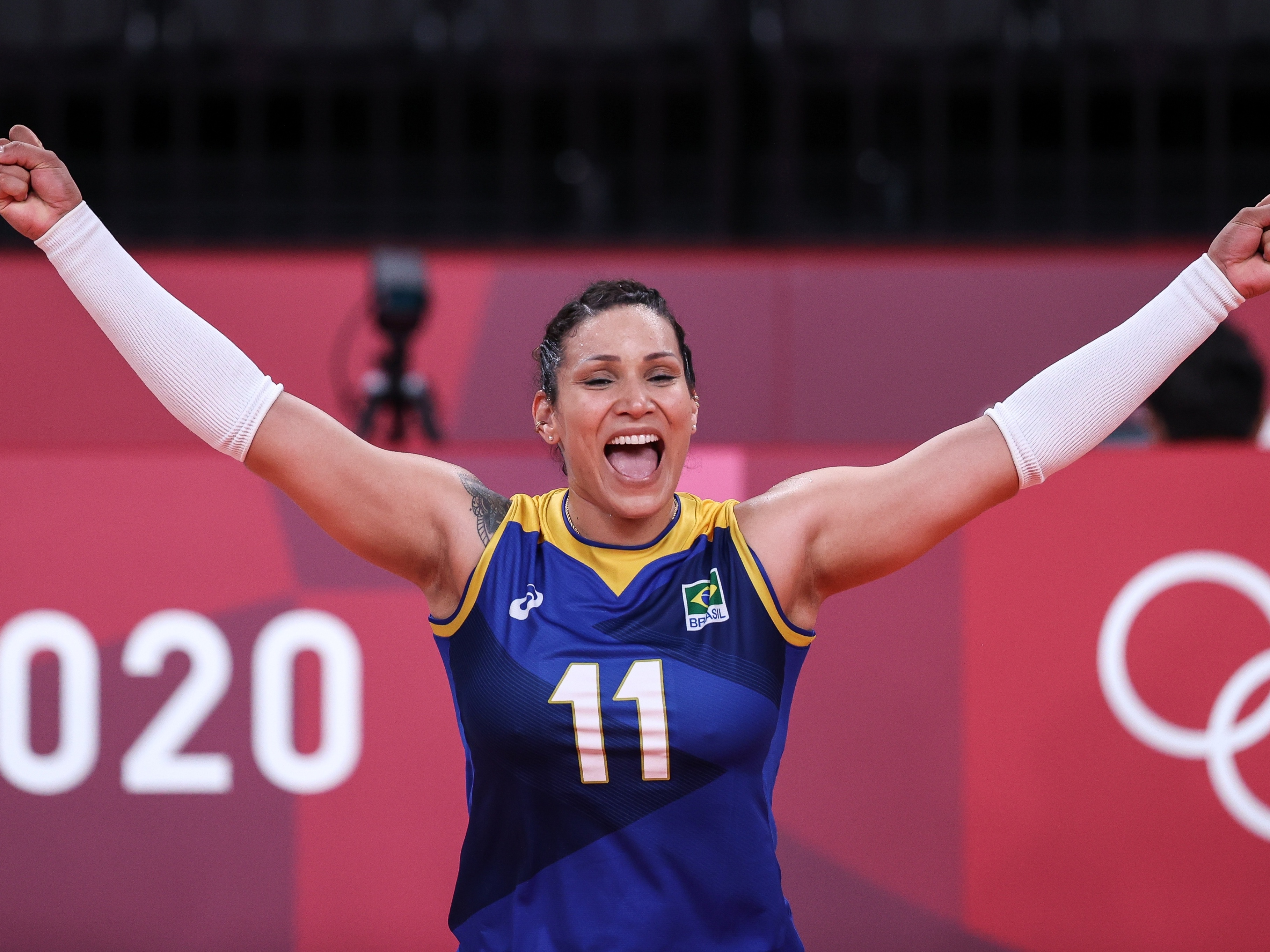 Confederação de vôlei se mobiliza para não deixar estrela da seleção  desempregada - RecordTV - R7 Pan Toronto 2015