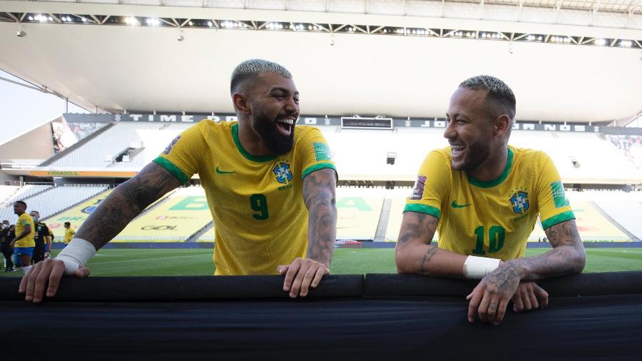 Gabigol e Neymar durante treino da seleção brasileira na Neo Química Arena após suspensão de jogo contra a Argentina - Lucas Figueiredo/CBF