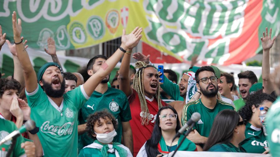Torcedores do Palmeiras lotam os arredores do Allianz Parque para assistirem à final do Mundial - Marcelo Justo