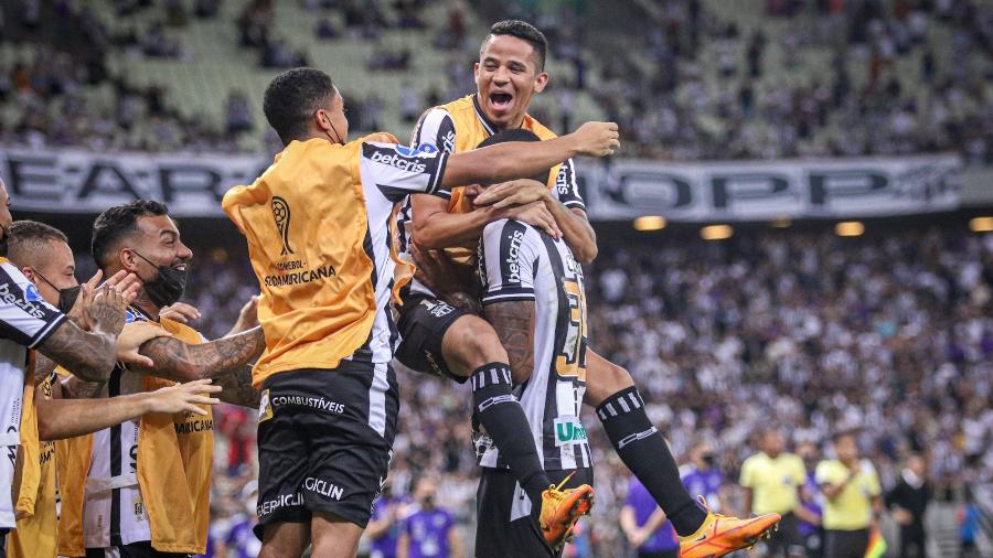 Jogadores do Ceará comemoram gol sobre General Caballero pela Copa Sul-Americana - Lucas Emanuel/AGIF