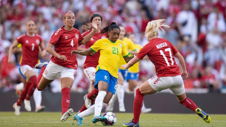 Kerolin, da seleção brasileira feminina, em ação durante amistoso contra a Dinamarca - Lucas Figueiredo/CBF