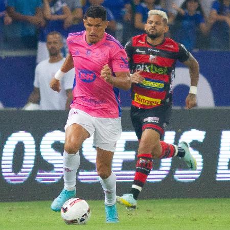 Luvannor, do Cruzeiro, em ação no duelo da equipe mineira contra o Ituano, pela Série B - Fernando Moreno/AGIF