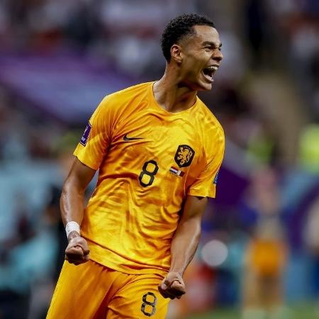 Memphis Depay da Holanda, comemora o seu gol durante a partida entre  Holanda e Estados Unidos, pelas oitavas de final da Copa do Mundo FIFA Qatar  2022, Estádio Internacional Khalifa neste sábado