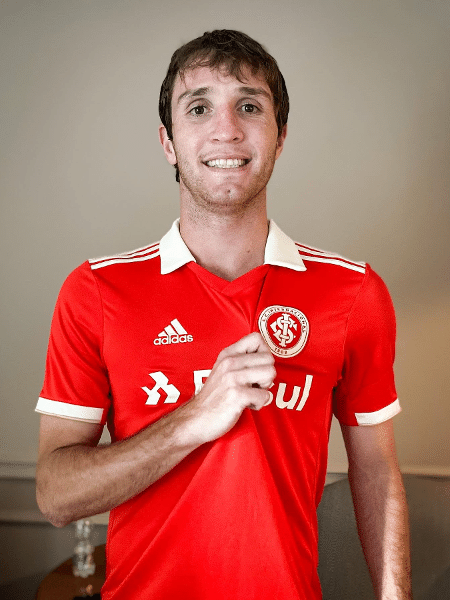 Lateral Mario Fernandes, reforço do Internacional para 2023 - Reprodução/Twitter - Reprodução/Twitter