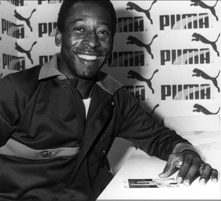 Pelé posa como garoto-propaganda da Puma