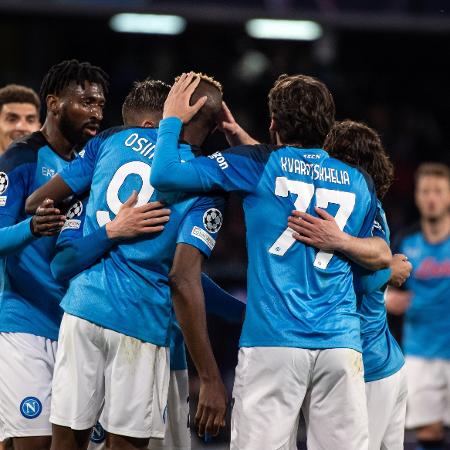 Jogadores do Napoli comemoram gol de Osimhen em vitória sobre o Eintracht Frankfurt nas oitavas da Liga dos Campeões - Ivan Romano/Getty Images