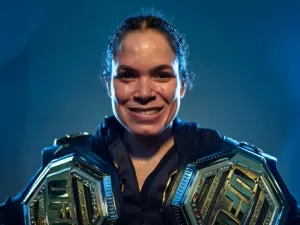 Vai voltar? Amanda Nunes usa música para mandar recado a Dana White: 'Telefona'