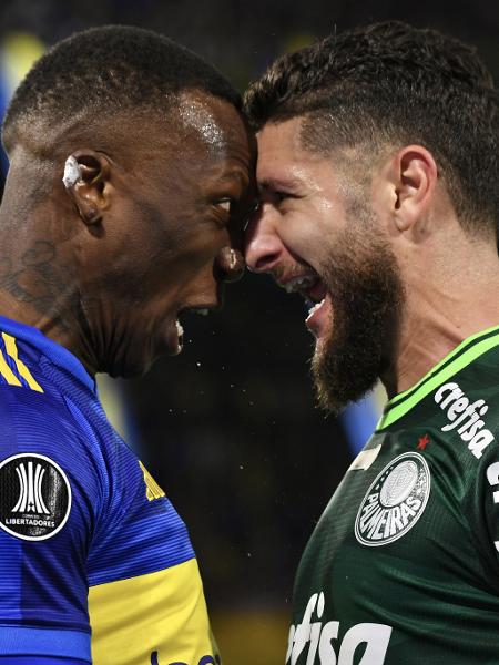 Luis Advíncula, do Boca Juniors, e Zé Rafael, do Palmeiras, se encaram em jogo de ida das semfinais da Libertadores