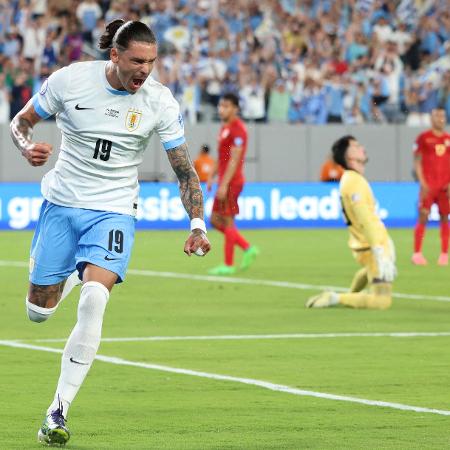 Darwin Núñez celebra o segundo gol do Uruguai na vitória sobre a Bolívia - CHARLY TRIBALLEAU / AFP