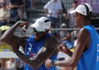 Brasil sofre contra cubanos e é derrotado no vôlei de praia em Paris - Thomas SAMSON / AFP