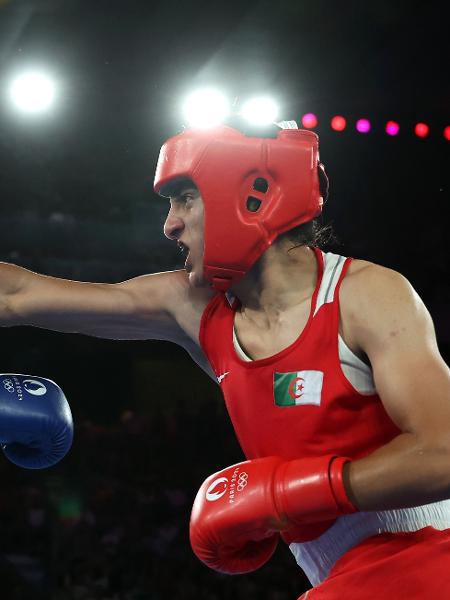 Imane Khelif e Liu Yang durante a final do boxe feminino até 66kg nas Olimpíadas