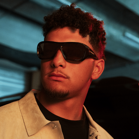 Patrick Mahomes com o óculos Chaminade, da Oakley