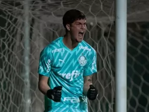 Goleiro entra no fim, brilha nos pênaltis e classifica Palmeiras no sub-20