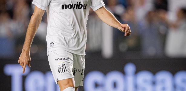 João Ananias desponta como nova esperança na zaga do Santos