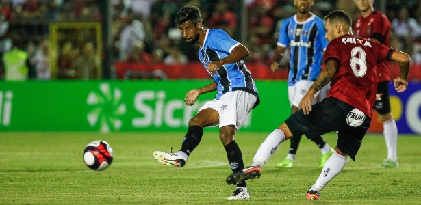Léo Moura, do Grêmio, durante jogo contra o Brasil - LUCAS UEBEL/GREMIO FBPA - LUCAS UEBEL/GREMIO FBPA