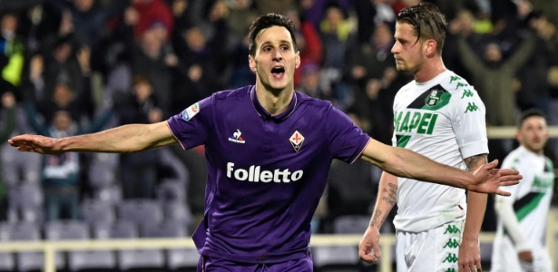 O atacante Kalinic comemora um gol pela Fiorentina - Maurizio Degl"Innocenti/ANSA