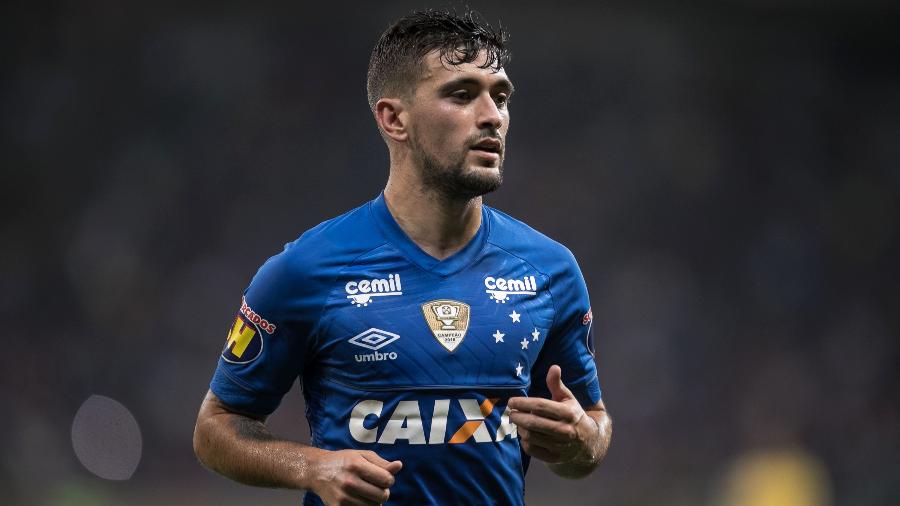 Faixa esquerda do Cruzeiro não teve mais um único dono desde a saída do uruguaio para o Flamengo - Pedro Vale/AGIF