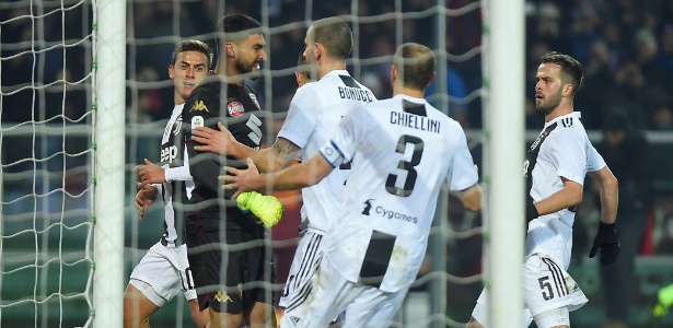 Cristiano Ronaldo provocou o goleiro do Torino após marcar gol pela Juventus - REUTERS/Massimo Pinca