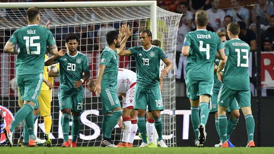 Leroy Sané comemora gol da Alemanha diante de Belarus nas eliminatórias para a Eurocopa 2020 - John MacDougall/AFP