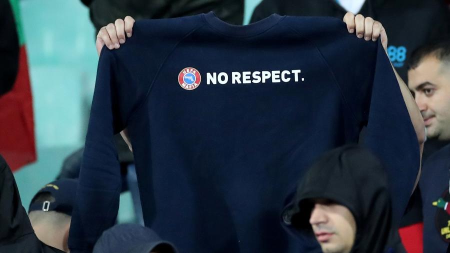 Torcedores búlgaros distorcem campanha da UEFA - Reuters/Carl Recine