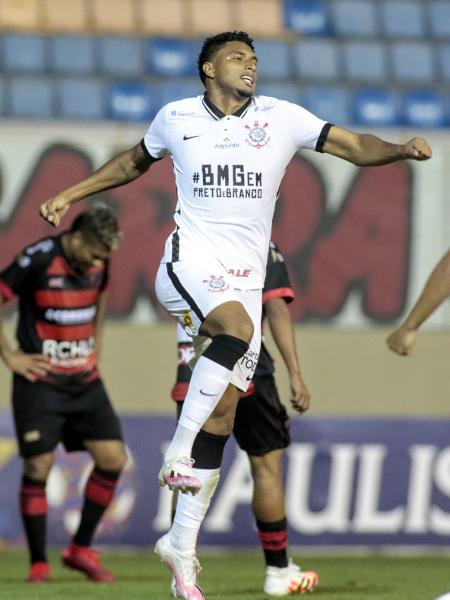 Éderson comemora gol do Corinthians contra o Oeste - Rodrigo Coca