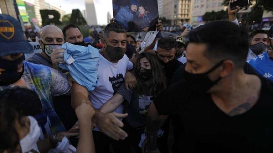 Dalma Maradona (centro) na marcha pedindo justiça pelo seu pai - Reprodução TV TodoNoticias