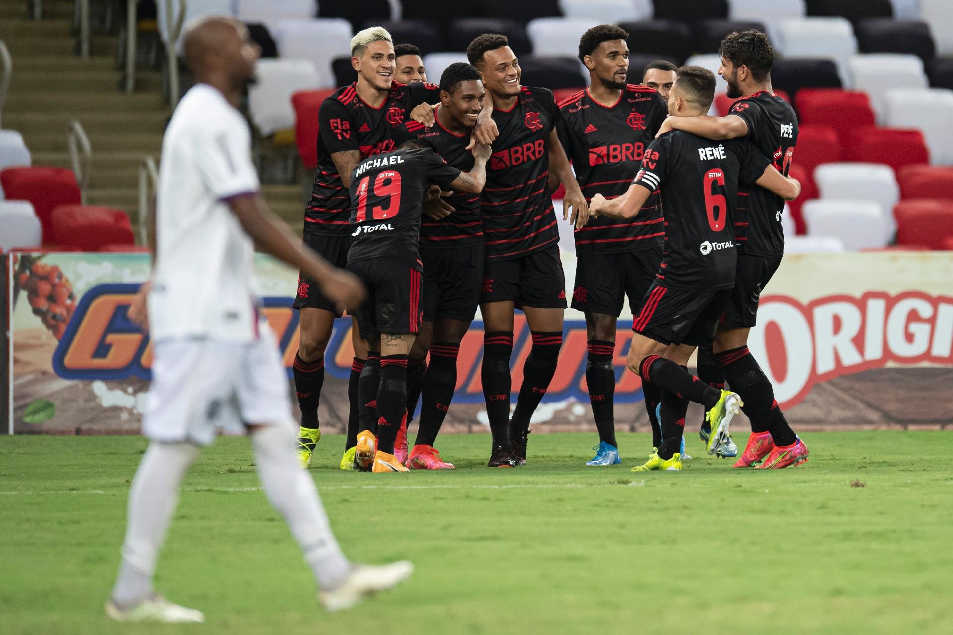 Flamengo passa sem dificuldade pelo Resende e assume a ponta no Carioca -  19/03/2021 - UOL Esporte