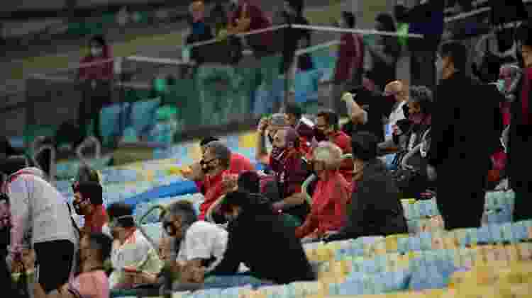 Torcedores convidados do Flamengo na arquibanca do Maracanã - Jorge Rodrigues/AGIF - Jorge Rodrigues/AGIF