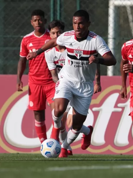 São Paulo busca zagueiro da seleção jamaicana sub-20 para período de testes  na base