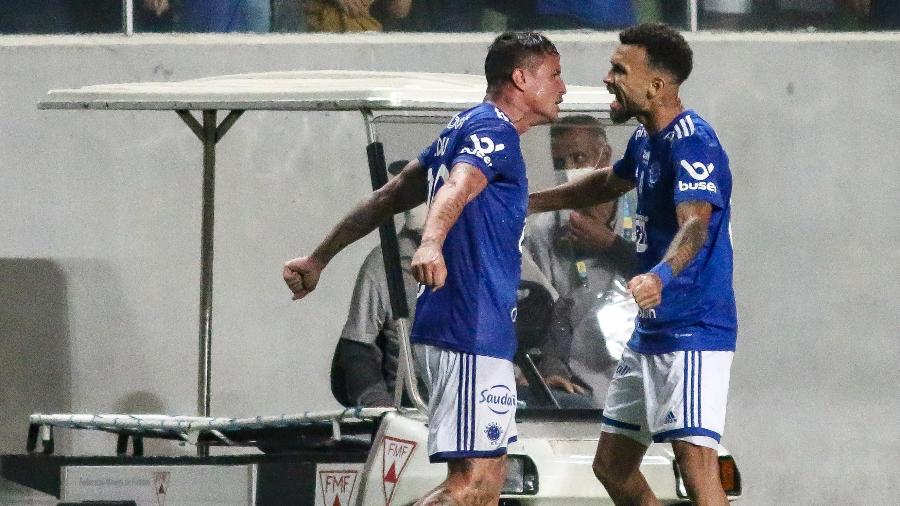 Jogadores do Cruzeiro celebram gol sobre o Remo na Copa do Brasil - Fernando Moreno/AGIF