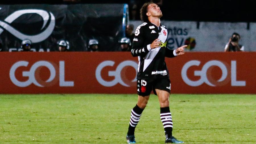 Figueiredo, do Vasco, comemora seu gol durante partida contra o Náutico pela Série B - Rafael Vieira/AGIF
