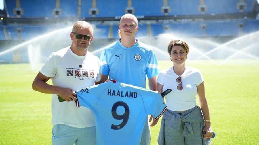 Agent of Manchester City goal-scoring machine reveals world-breaking record deal on the way