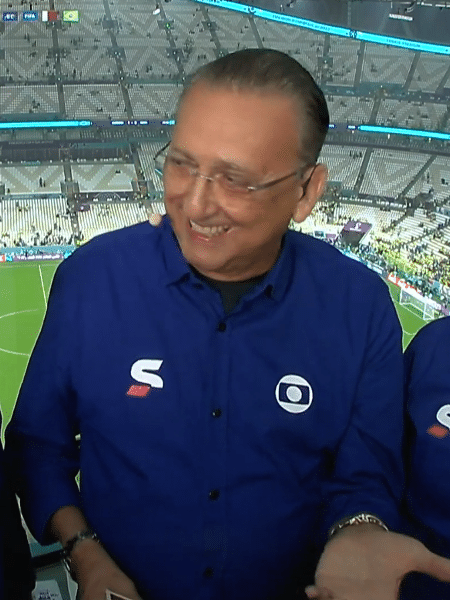 Júnior, Galvão Bueno e Ana Thais Matos na transmissão de Camarões 1 x 0 Brasil, na Copa do Mundo de 2022 - Reprodução/TV Globo