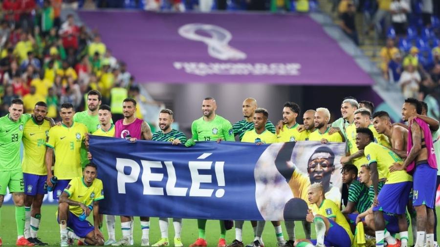 Jogadores do Brasil estendem faixa em homenagem a Pelé - Alex Livesey - Danehouse/Getty Images