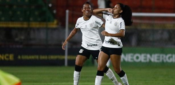 Corinthians goleia Grêmio e vira líder do Brasileirão Feminino