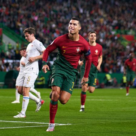 Cristiano Ronaldo, de Portugal, comemora gol contra o Liechtenstein nas Eliminatórias da Euro 2024 - Jose Manuel Alvarez/Quality Sport Images/Getty Images