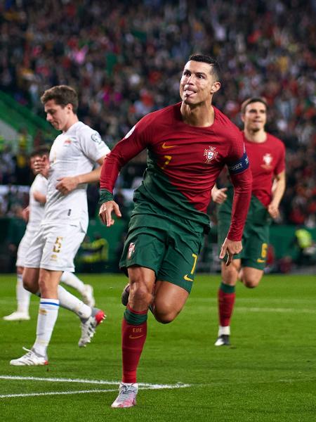 Cristiano Ronaldo, de Portugal, comemora gol contra o Liechtenstein nas Eliminatórias da Euro 2024 - Jose Manuel Alvarez/Quality Sport Images/Getty Images