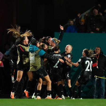 Wilkinson, da Nova Zelândia, comemora gol contra a Noruega pela Copa do Mundo feminina