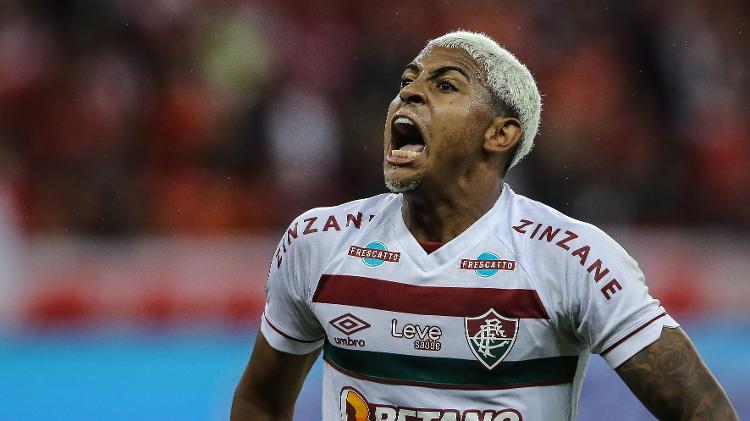 John Kennedy, do Fluminense, celebra gol sobre o Inter em duelo das semifinais da Libertadores