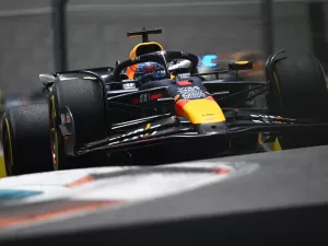 F1: Verstappen é mais rápido em treino marcado por erro de Leclerc em Miami