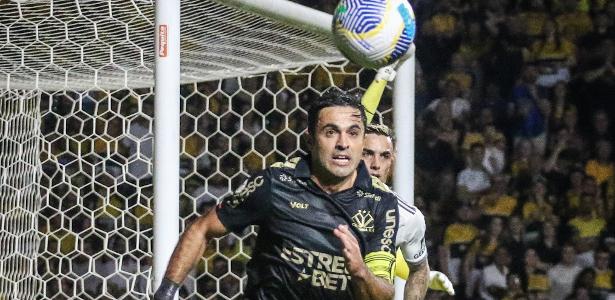 Criciúma vence na despedida de Eder e interrompe sequência do Atlético-MG