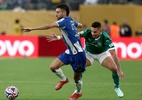 Lateral do Porto nega 'amasso' do Palmeiras: 'Não sei que jogo viram'
