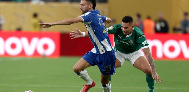 Lateral do Porto nega 'amasso' do Palmeiras: 'Não sei que jogo viram'